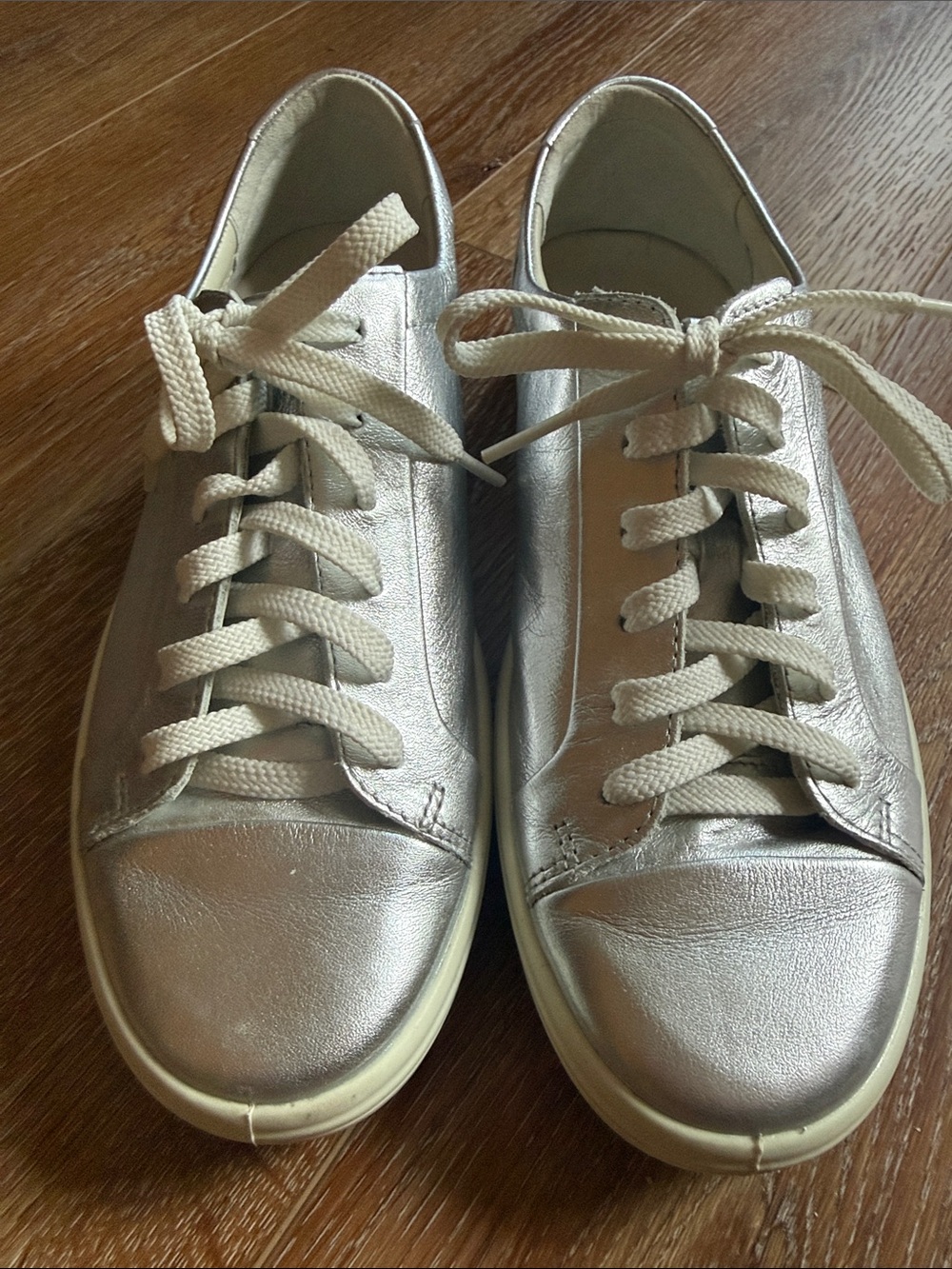 Ecco Women’s Leather Metallic Silver Lace-Up Comfort Sneakers Bling Casual